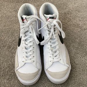 Kids size 7 Nike high top blazers, EUC